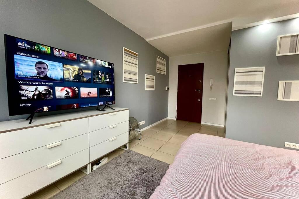Gold 3 Metro X2 Wifi 300 Mbs 60'Tv Netflix Hbo Appletv+ Apartment Warsaw Ngoại thất bức ảnh